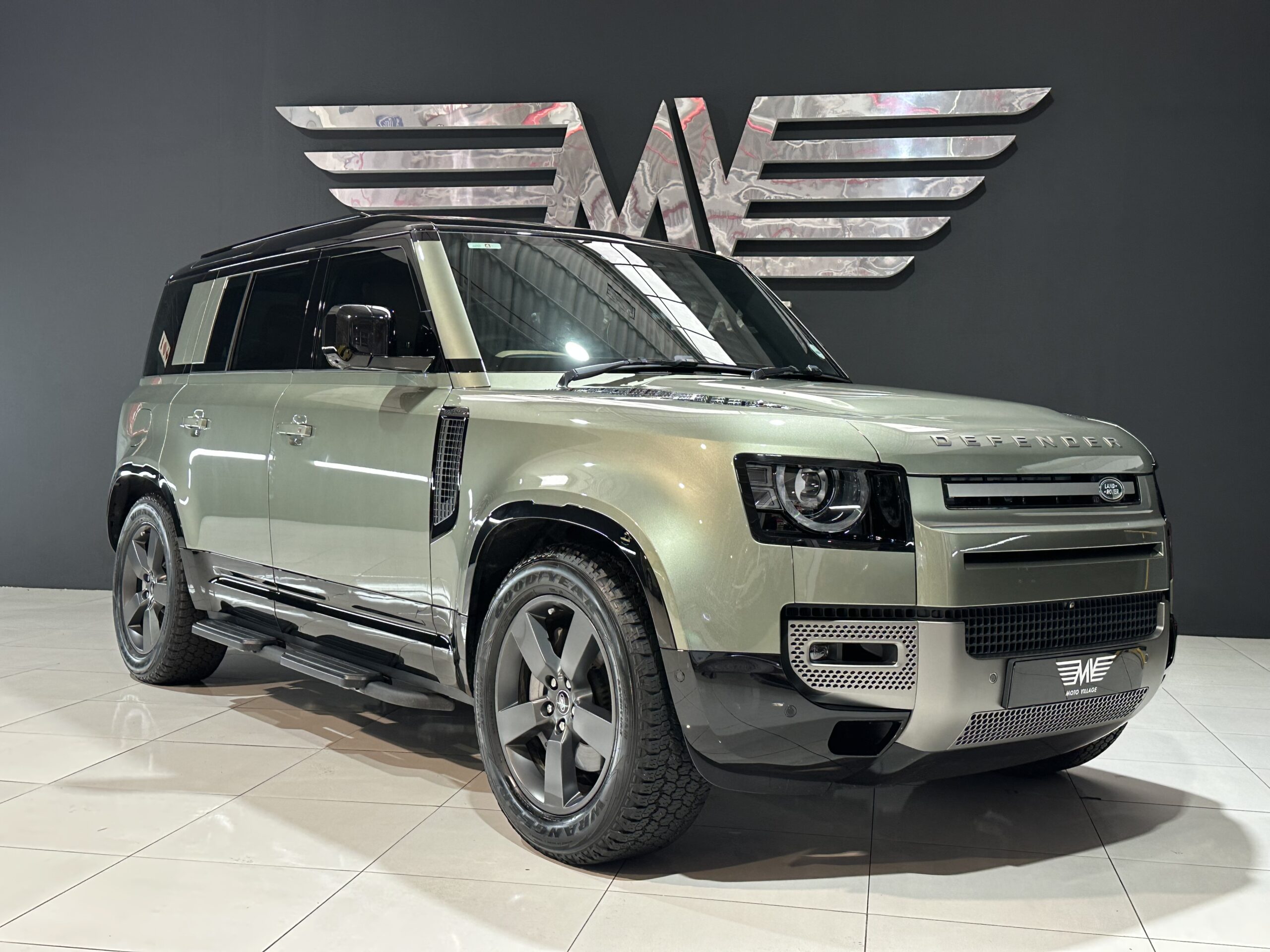 2025 Land Rover Defender 110 D350 X-Dynamic HSE